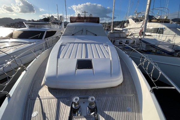 2003 Ferretti 680