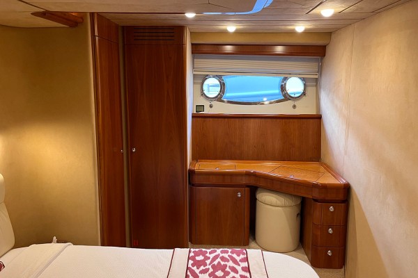 2003 Ferretti 680