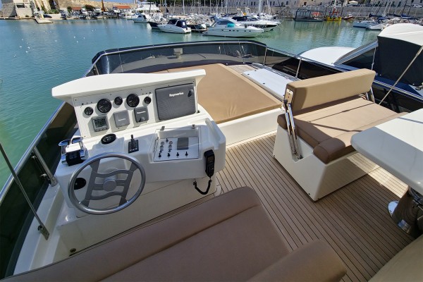 2006 Ferretti 630